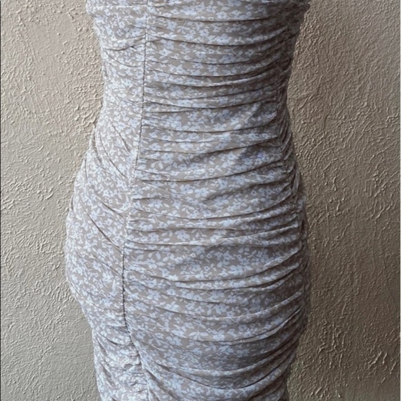 Nwt LE LIS COLLECTION BLUSH/WHITE FLORAL MESH DRESS MED - Picture 2 of 5